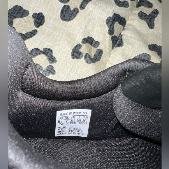 Women’s adidas size 8.5 - Picture 4 of 7